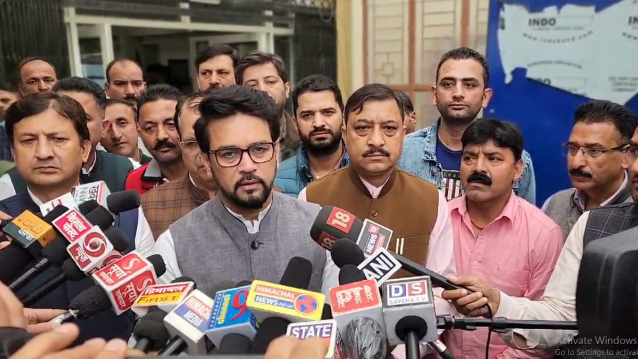 Himachal News: Anurag Thakur distribute fruits at hospital in Shimla