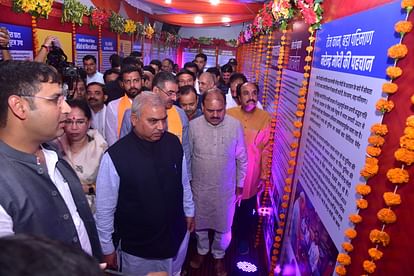 MP News: PM मोदी पर केंद्रित चित्र प्रदर्शनी का उद्घाटन,शिवप्रकाश बोले-मोदी के नेतृत्व में बढ़ रहा देश का मान MP News: Inauguration of picture exhibition focused on PM Modi, Shivprakash said - the prestige of the country