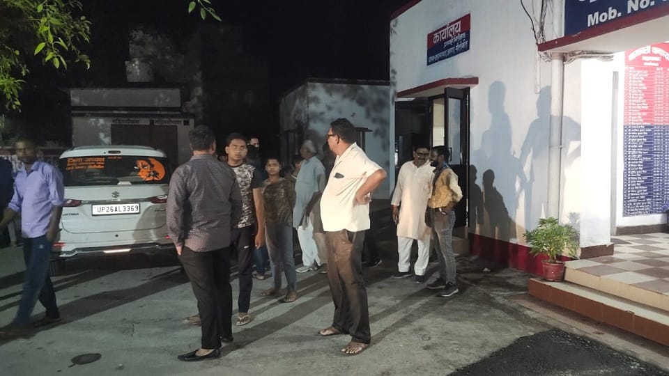 BSP workers beat up RSS worker and uprooted the flag in Pilibhit
