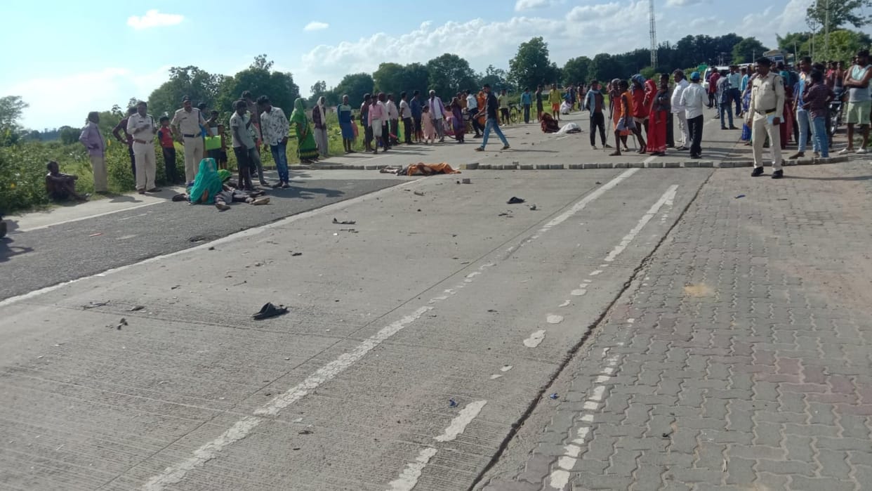 Heavy collision between truck and bike on Burhar-Kotma National Highway, three people died on the spot.