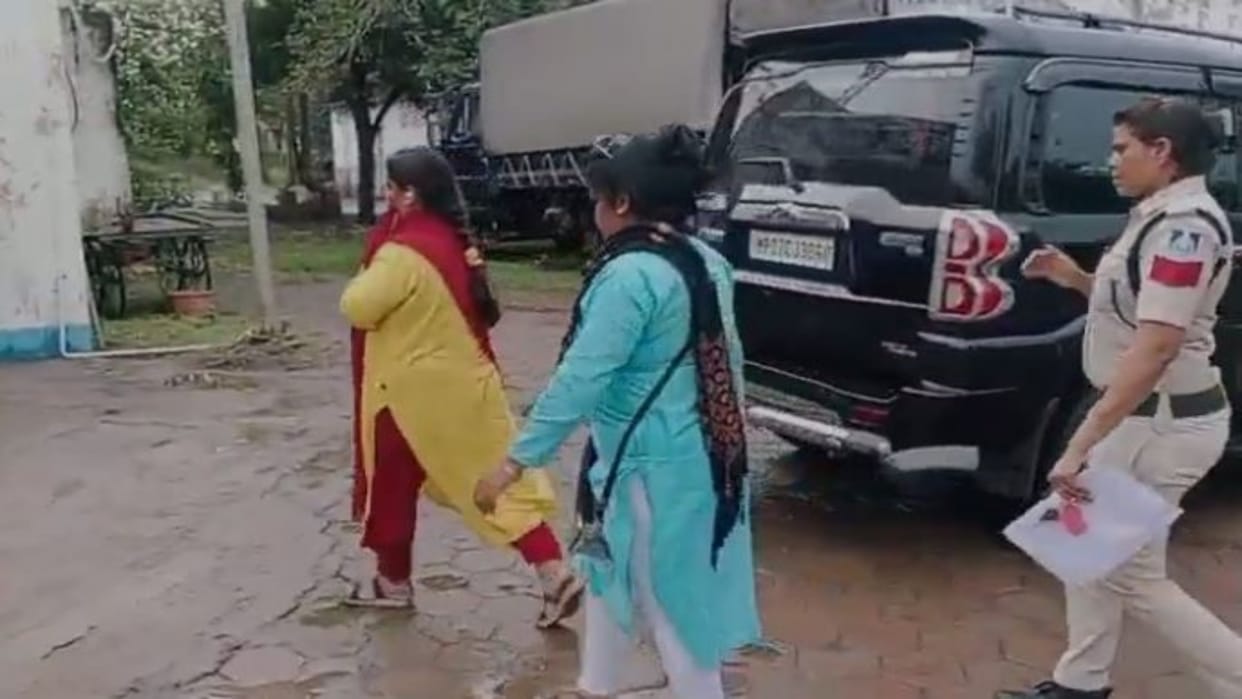 Ujjain Gang that cheated doctors by pretending to be health officer-journalist caught