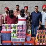 पुलिस टीम की हिरासत में दोनों आरोपी।