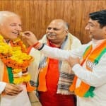 यशवीर सिंह को मिठाई खिलाकर बधाई देते ऊर्जा राज्यमंत्री सोमेंद्र तोमर।