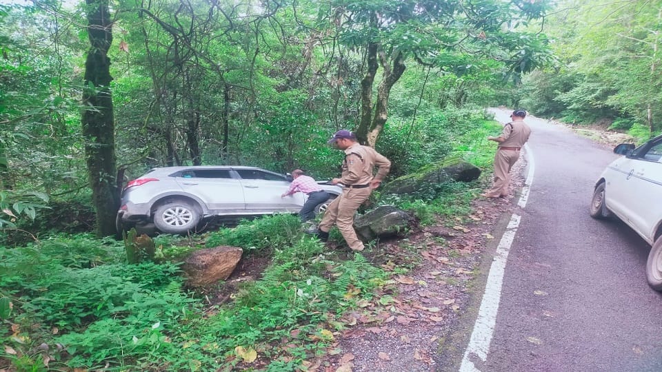 Vehicle carrying deaf and dumb pilgrims going to Badrinath meets with accident