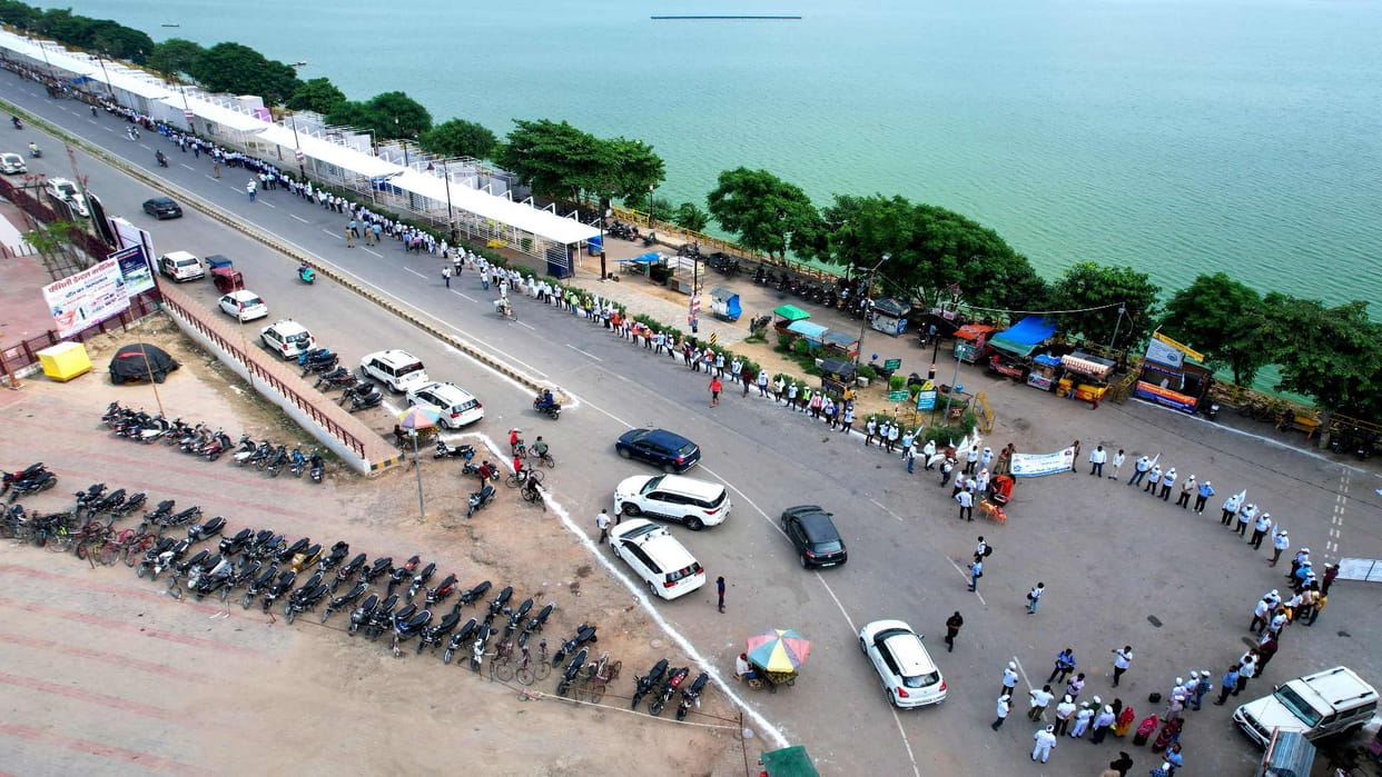 42 thousand people formed human chain in Garbage Free City campaign