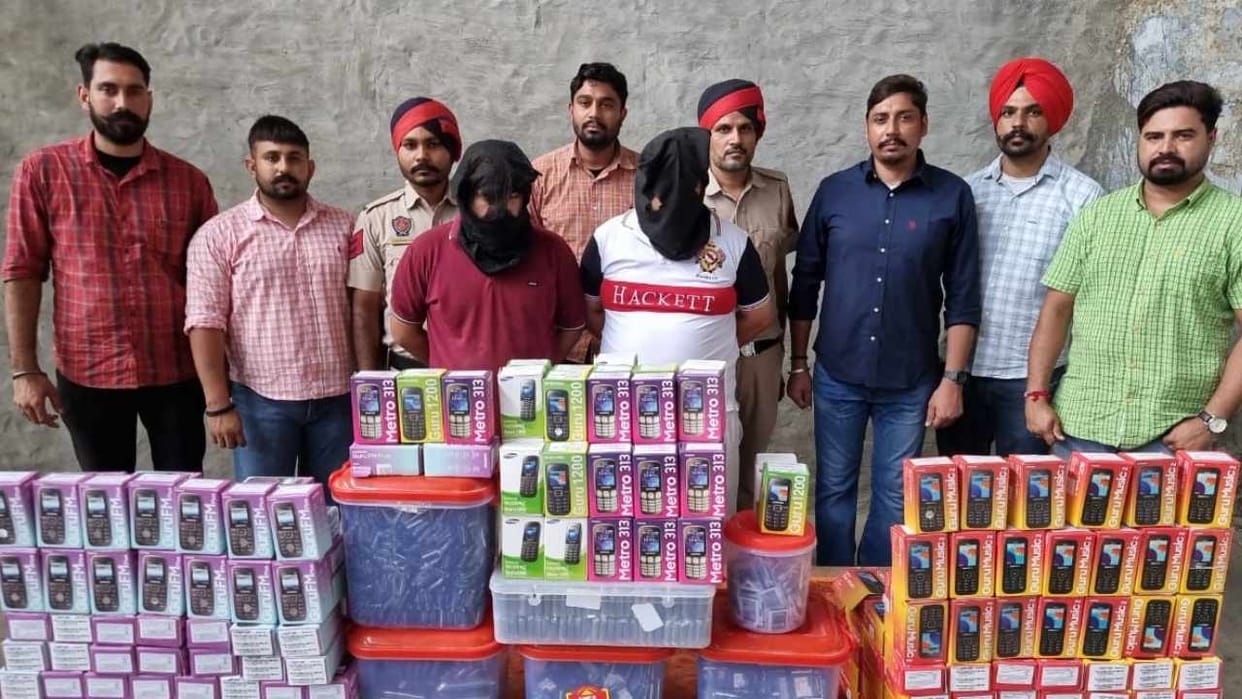 320 mobiles recovered from the gang that used fake IMEI numbers