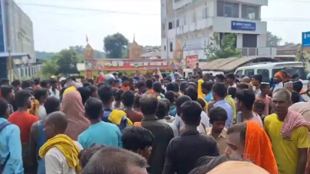 Begusarai Eunuch dies in road accident speeding vehicle hits auto eunuchs block NH-31