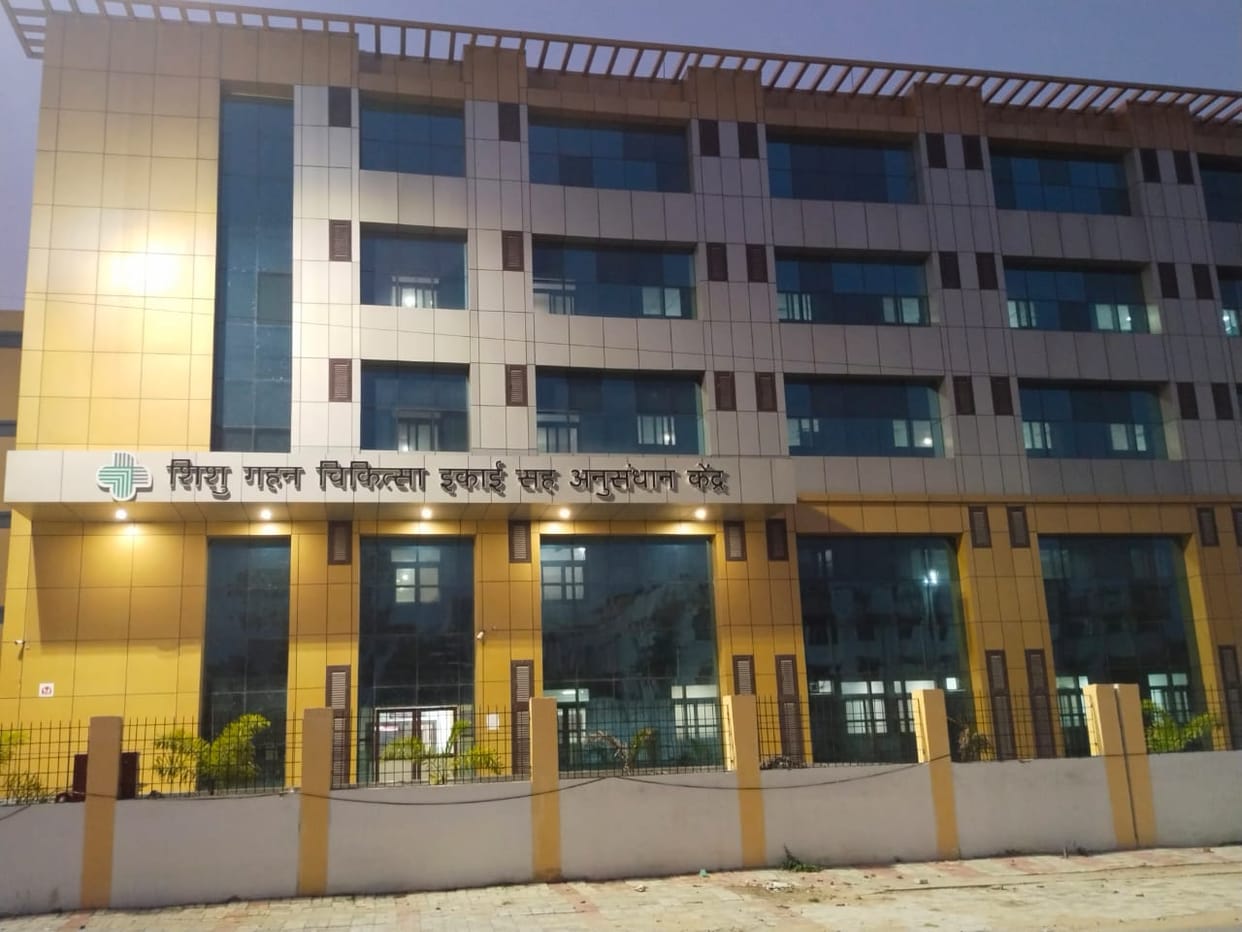 Bihar News : AES outbreak increases in skmch Muzaffarpur. three month old child suffers from AES in PICU.