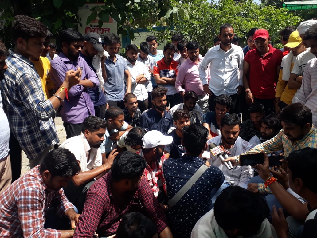 Murder of youth in Bhamauri: Accused not arrested in Mohit murder case, villagers angry