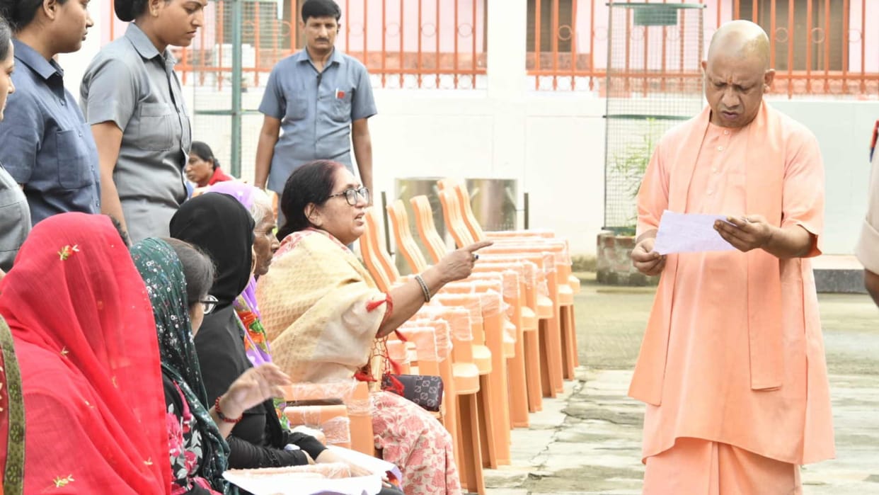 cm yogi listened to problems in janta darshan at Gorakhpur
