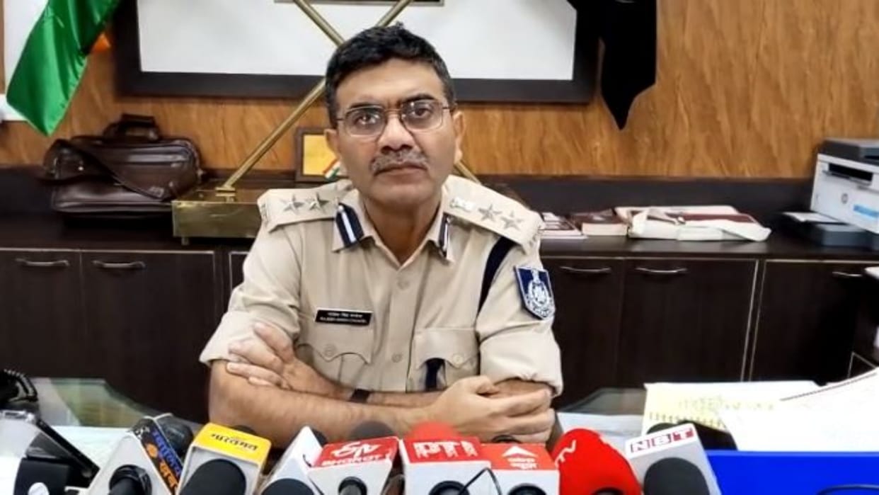 Police took bribe of Rs 23 lakh from bookies in Gwalior FIR against three including sub inspector