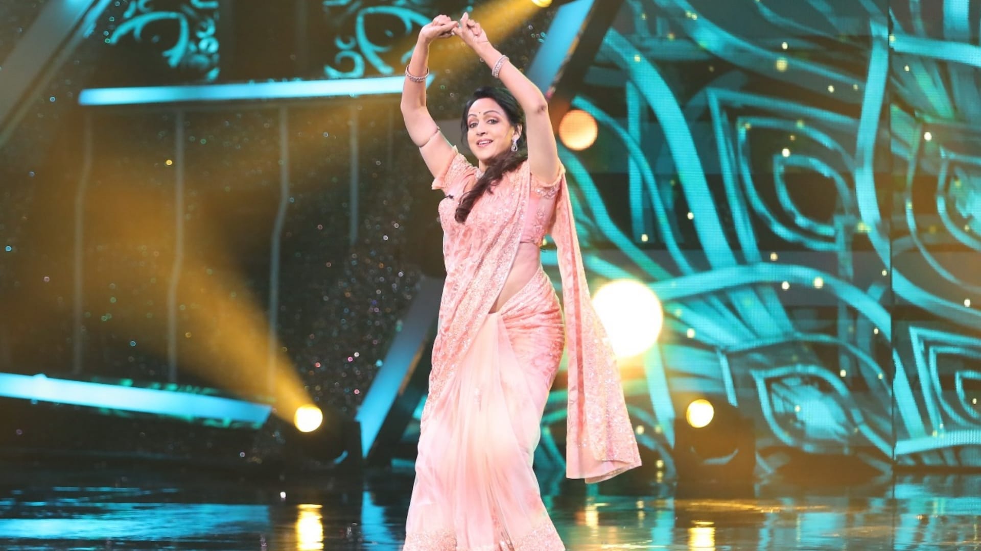 Shabana Azmi Birthday untold gossip about When Hema Malini and Shabana Competed For a Role in gandhi film