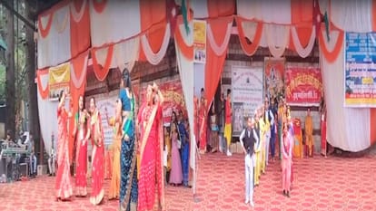 Manali News: हरतालिका तीज के रंग में रंगी मनुरंगशाला, छात्राओं ने शानदार सांस्कृतिक प्रस्तुतियों से बांधा समां Manurangshala colored in the colors of Hartalika Teej, students graced the occasion with spectacular cultural