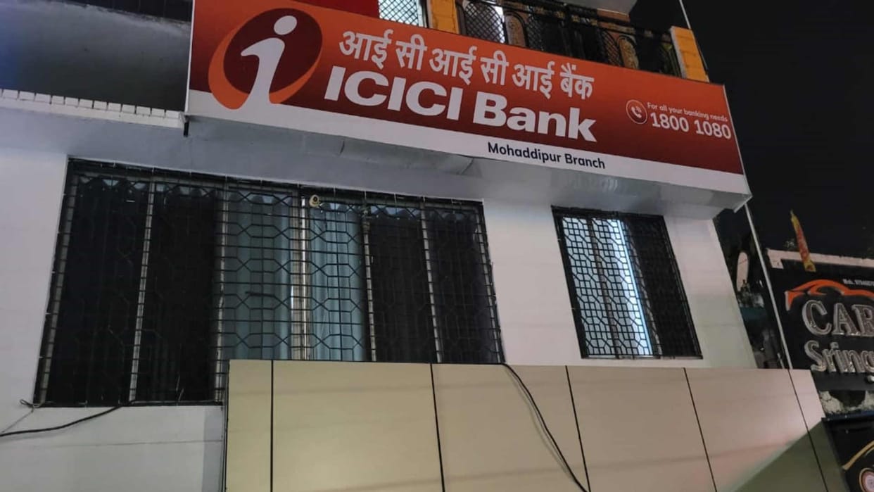 Three officers suspended after bank connection was cut in Gorakhpur