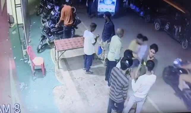 Dalit students were beaten fiercely by bullies, the youth had gone to see the exhibition, police engaged in in