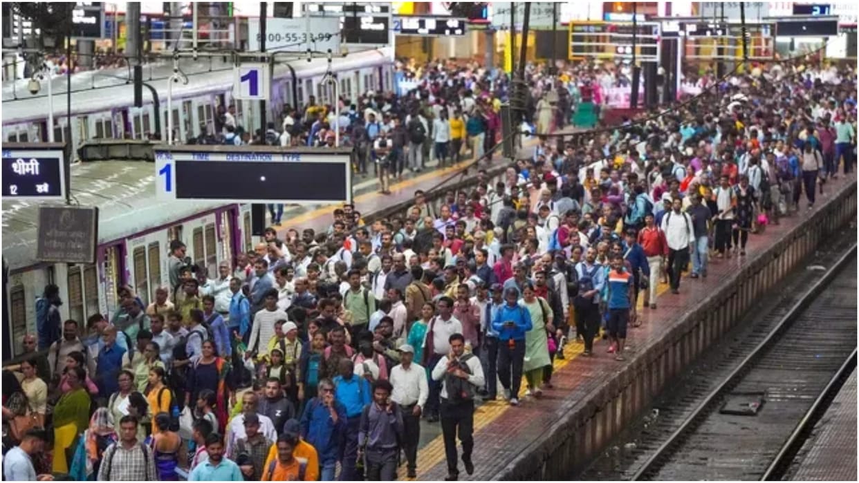 Western Railways Mumbai Ahmedabad train route Narmada river crosses danger mark
