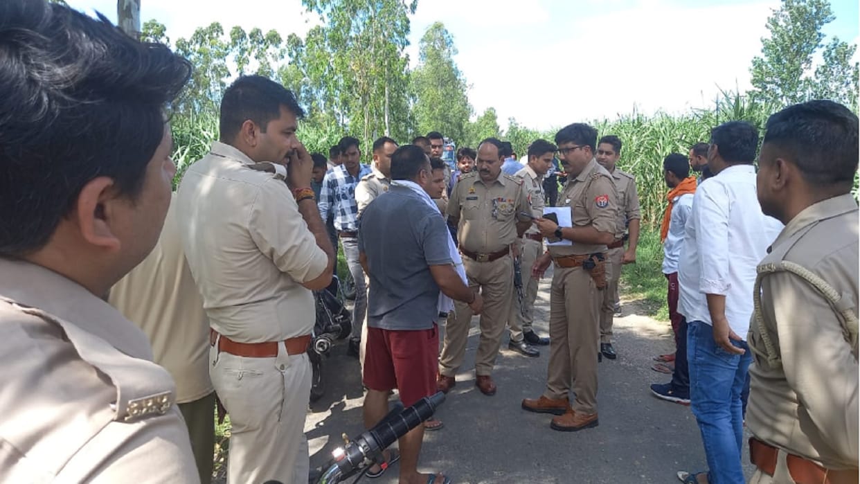 Crooks have looted cash and tablet to a employee of bandhan bank in Muzaffarnagar
