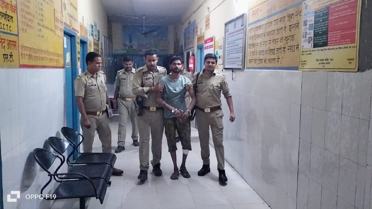 A crook has arrested and injured in police encounter in Daurala of Meerut