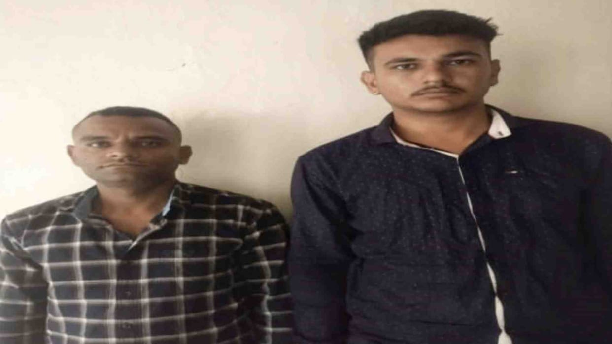 Pindwara police seized 790 grams of opium being carried in the car in Sirohi.