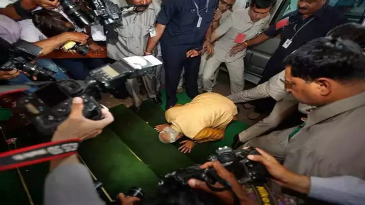 Parliament Special Session PM Modi got emotional recreate house memories