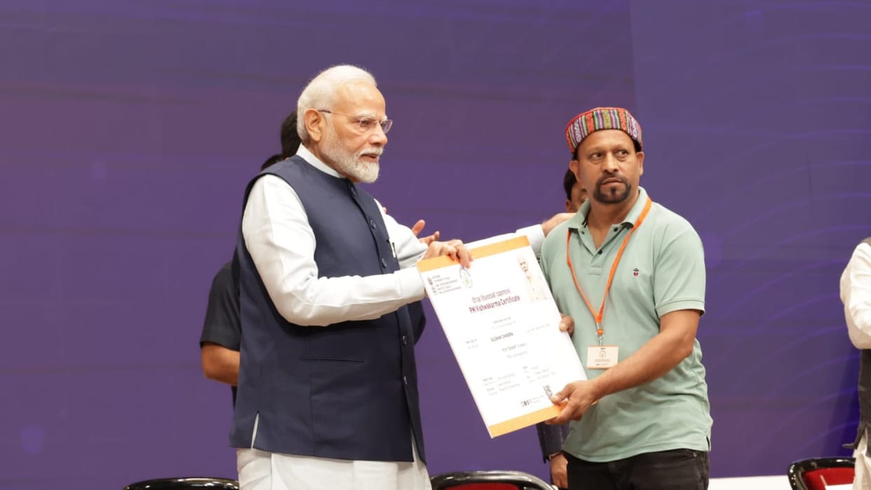 PM Narendra Modi Honoured Gulshan Chander for upliftment of chamba chappal