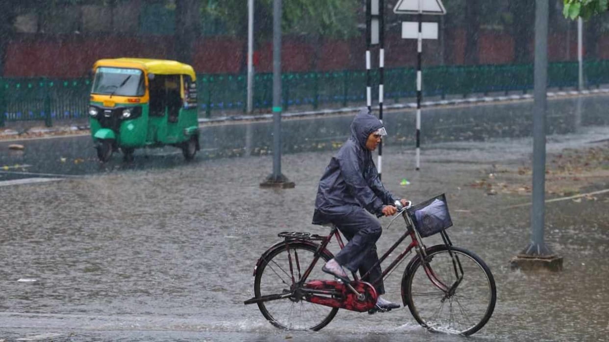 Temperature dropped by five degrees due to rain in Punjab