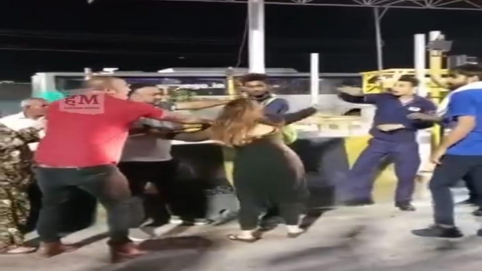 Hooliganism of toll plaza personnel in Sonipat, woman caught and dragged; person beaten with stick
