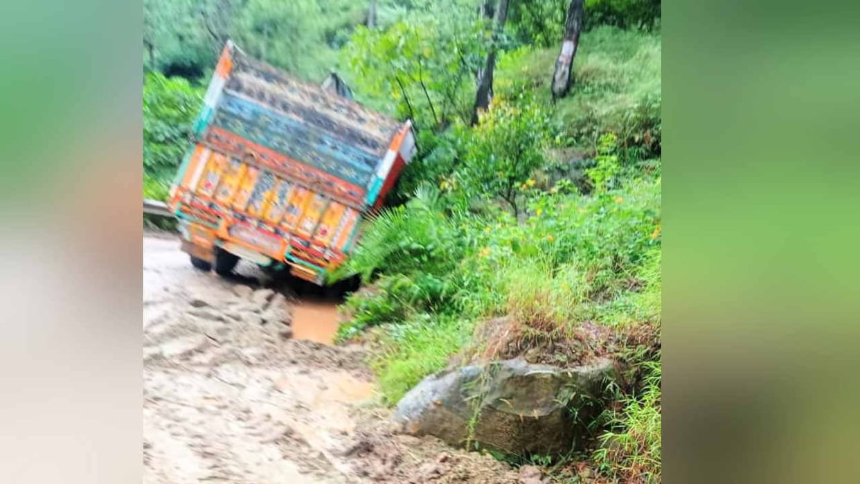 Solan News: Truck broke down, Shimla Nalagarh NH remained closed for 18 hours