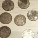 आरोपियों के पास से जब्त किए गए सिक्के