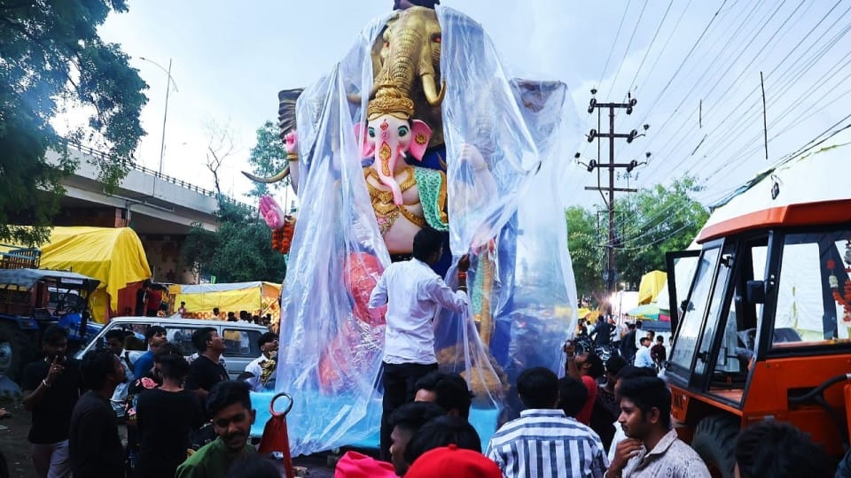 Ganesh Chaturthi photo khajrana bada ganpati temples indore
