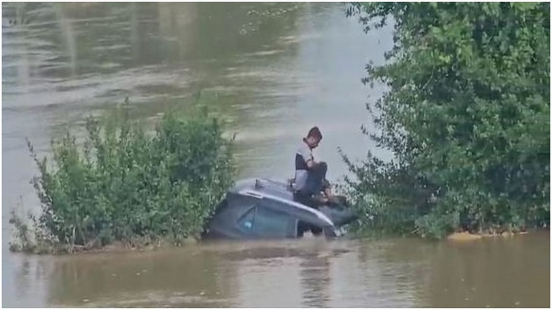 Odisha: Two men rescued after their car gets stuck on flooded road