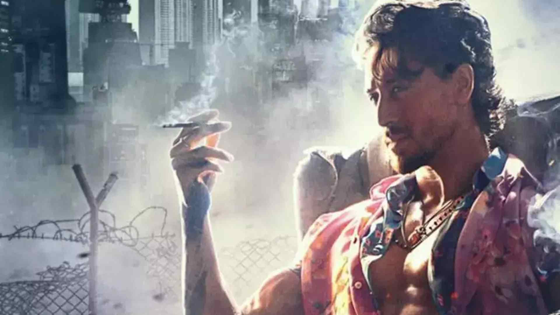 Ganapath Kriti Sanon first look poster released actress is ready to kill in Tiger Shroff Amitabh Bachchan fil