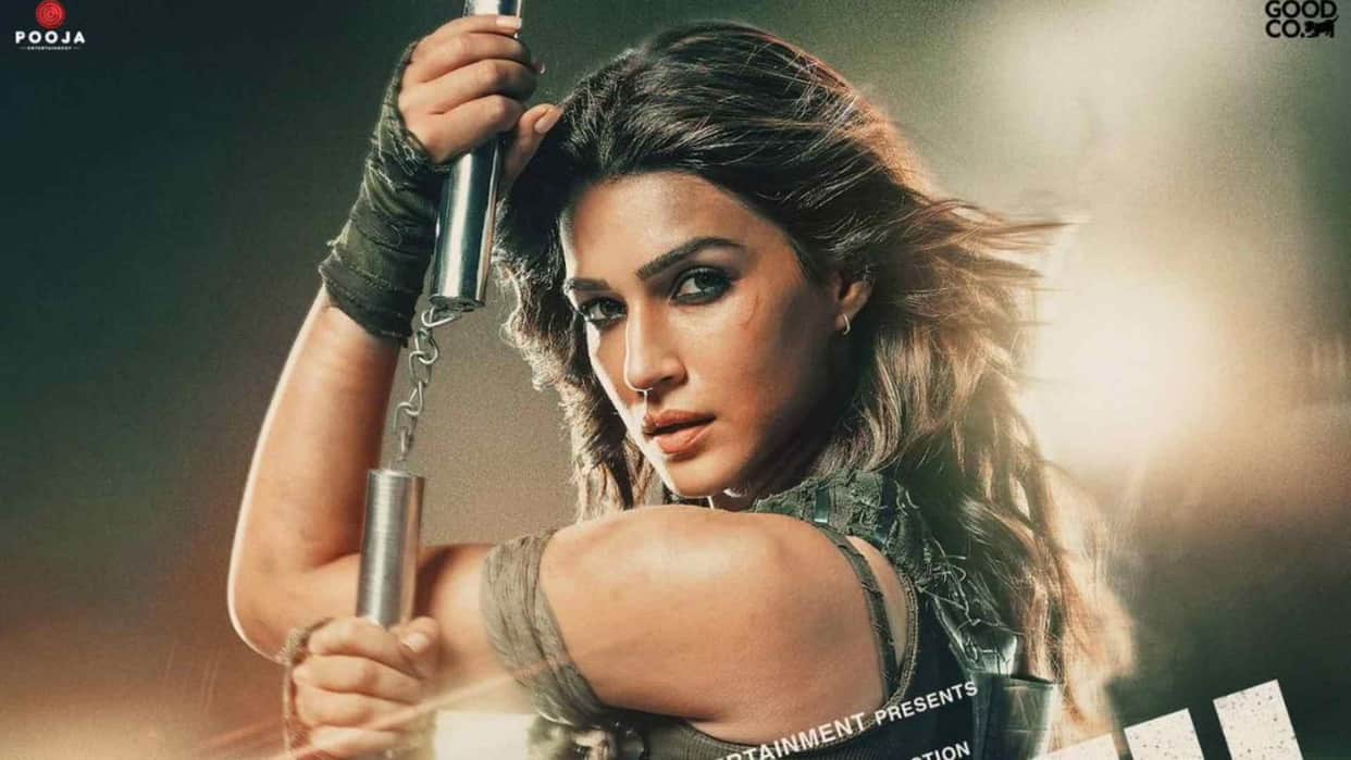 Ganapath Kriti Sanon first look poster released actress is ready to kill in Tiger Shroff Amitabh Bachchan fil