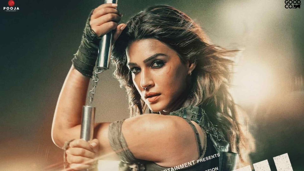 Ganapath Kriti Sanon first look poster released actress is ready to kill in Tiger Shroff Amitabh Bachchan fil