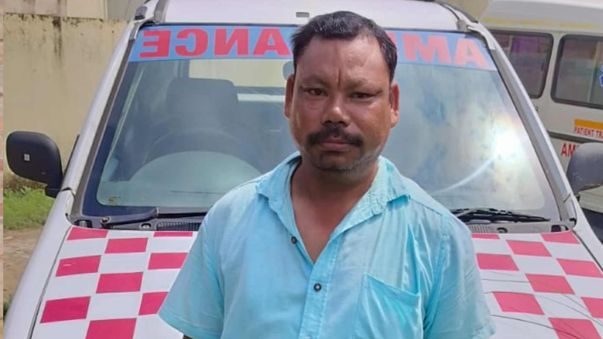 BRD Medical College Private ambulance driver tricking attendant arrested