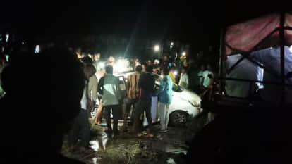 Vidisha Accident News: Uncontrolled car fell into a pit, three people of the same family died,