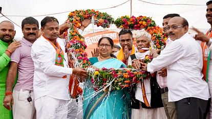 Jan Ashirwad Yatra: प्रभात झा बोले- गरीब के बेटे हैं PM मोदी और CM शिवराज, इसलिए बनाई गरीब कल्याण की योजनाएं Jan Ashirwad Yatra Prabhat Jha says PM Modi and CM Shivraj are sons of the poor in Chhatarpur
