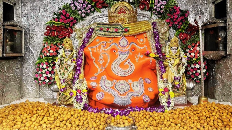Ganesh Chaturthi photo khajrana bada ganpati temples indore