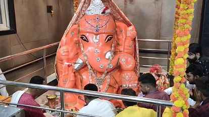 'जमीन फोड़कर निकले गणेश जी' : लगातार बढ़ रही है प्रतिमा, बालोद की मनोकामना मूर्ति के बारे में जानिए सब कुछ Ganesh ji emerged after breaking the ground The statue is continuously growing