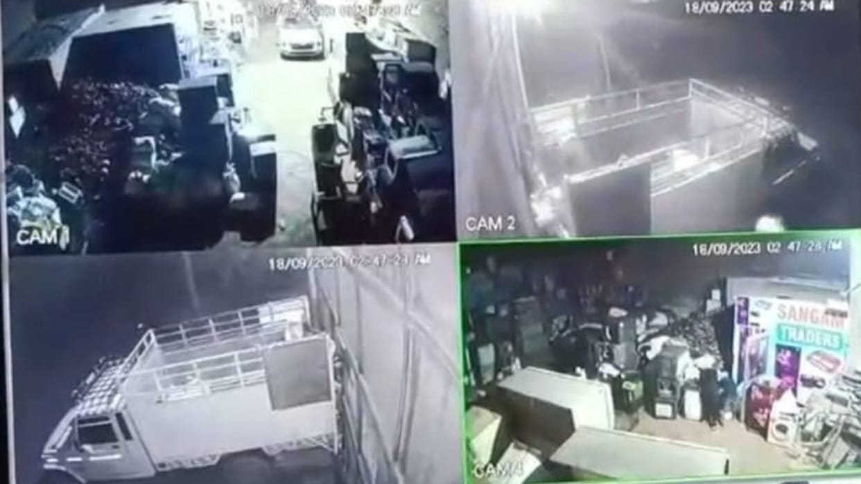 Meerut: thieves broke lock of scrap warehouse and stole goods worth 22 lakh in Kharkhoda