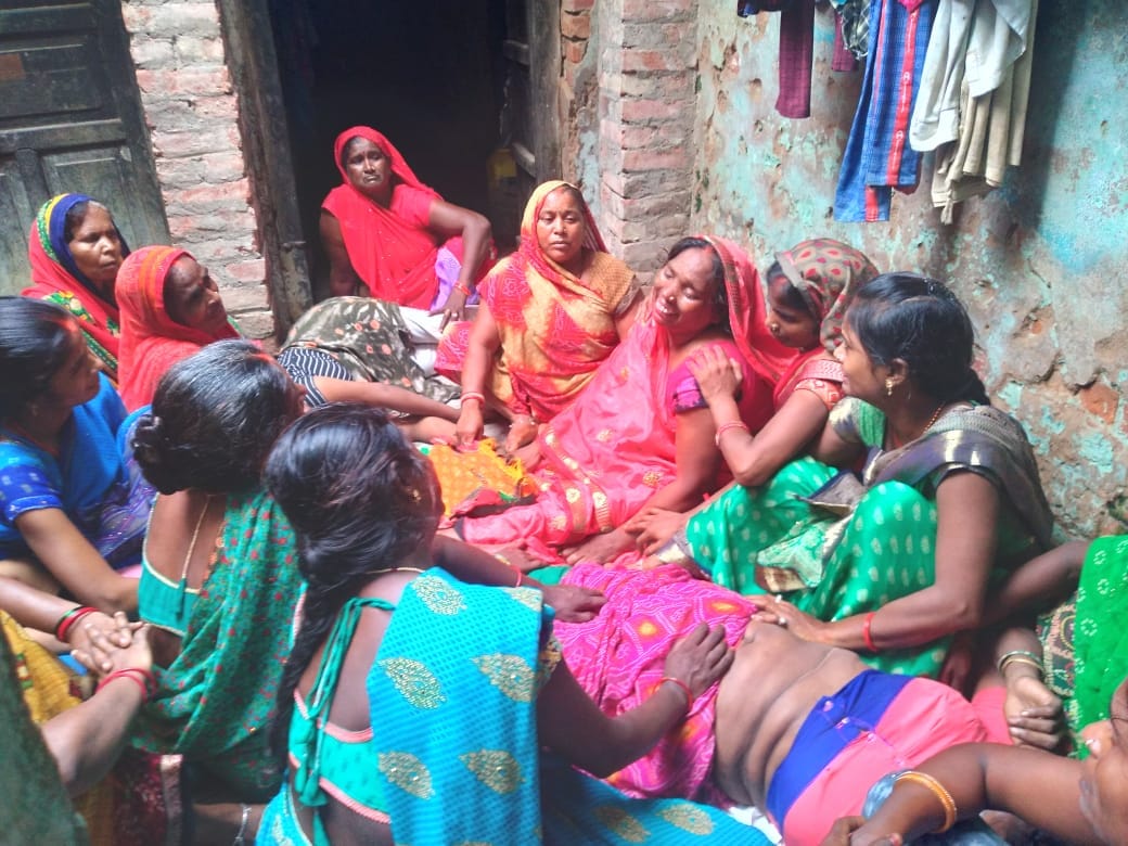 Azamgarh News: 15 years ago, where the wife had hanged herself, the husband ended his life, what is the matter