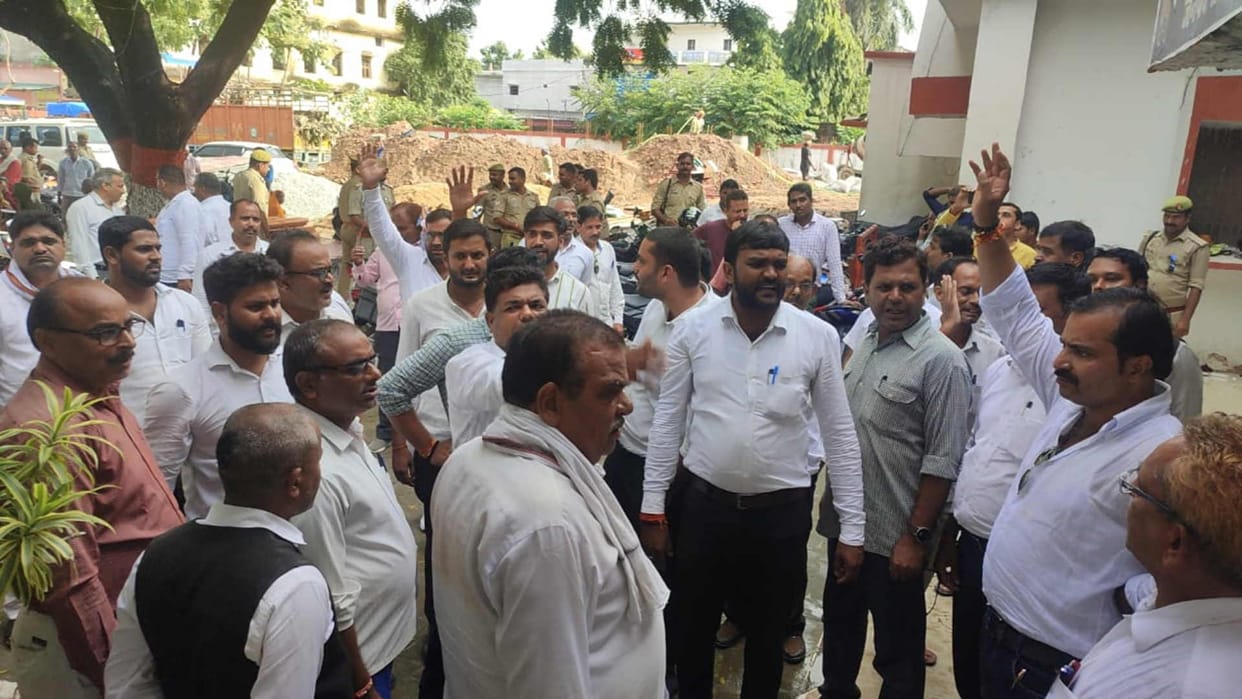 Advocates angry over indecent comments on social media in sant kabir nagar