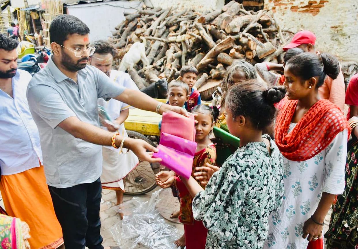 Service work will continue for a month on the occasion of PM's birthday sarees distributed among women