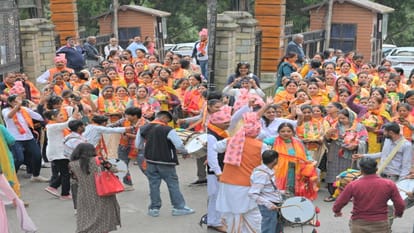 Ganpati Mahotsav begins, grand procession taken out in the city, silver crown worn by Lord Ganesha