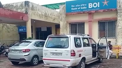Ujjain: कोलकाता पुलिस की उज्जैन में दबिश, फर्जी ट्रेडिंग कंपनी बनाकर ठगी करने वाले तीन आरोपियों को पकड़ा Ujjain: Kolkata Police arrested three accused who committed fraud by creating a fake trading company.