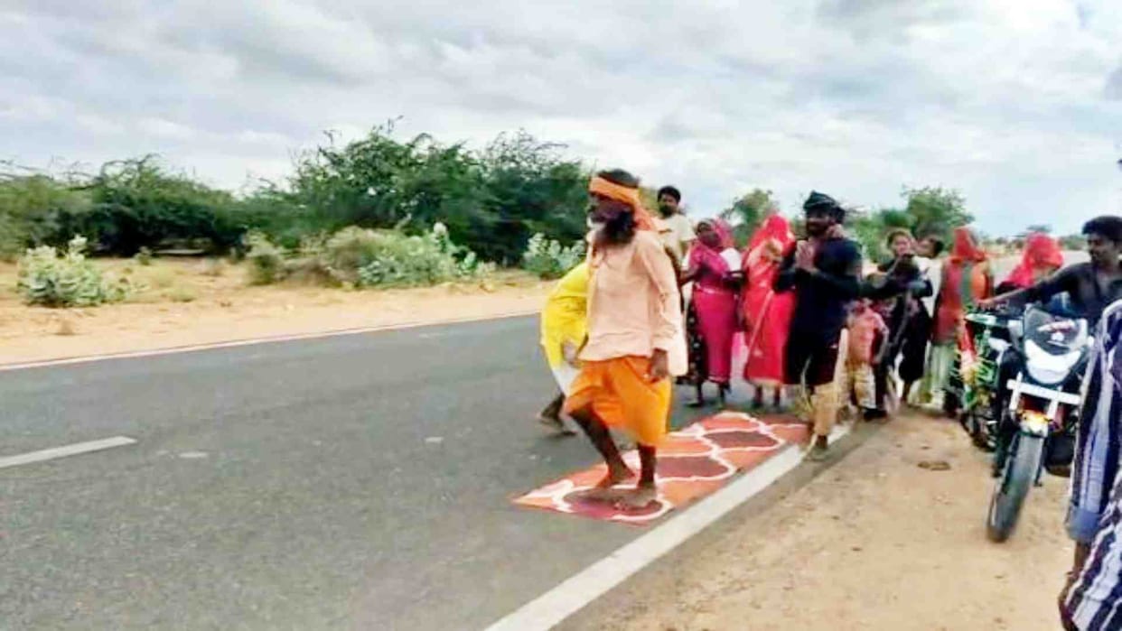 Laluram reached Ramdevra in Jaisalmer from Gogunda after a 390 km long pilgrimage.