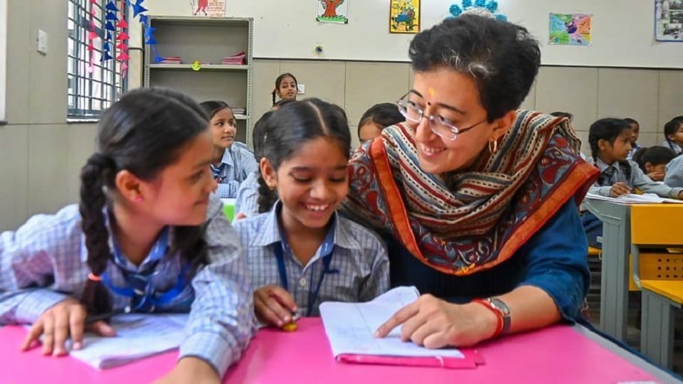 Education Minister Atishi inspected SKV School located in Aram Bagh