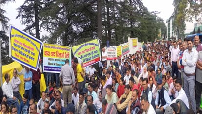 Himachal: Strike of Zilla Parishad cadre employees ends, will return to work from tomorrow