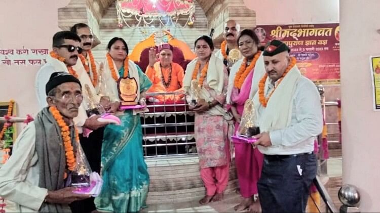 Sirmour News: DFO among Nine others gets Gayatri Award in Rehukaji