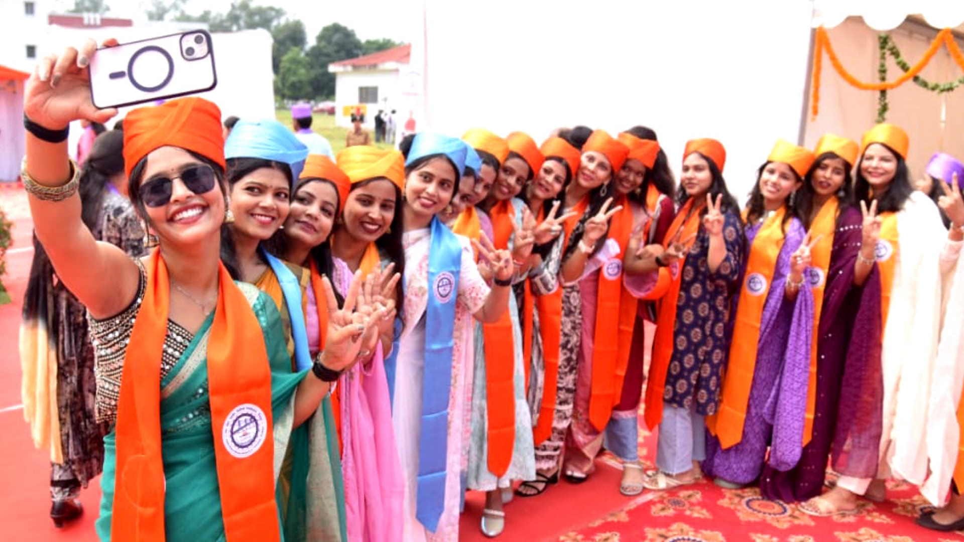 MMMUT Promising students rejoiced after getting medals from Governor 22 toppers got gold medals